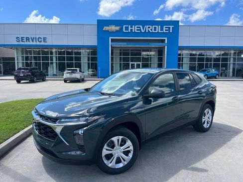 New 2026 Chevrolet Trax LS FWD image 2