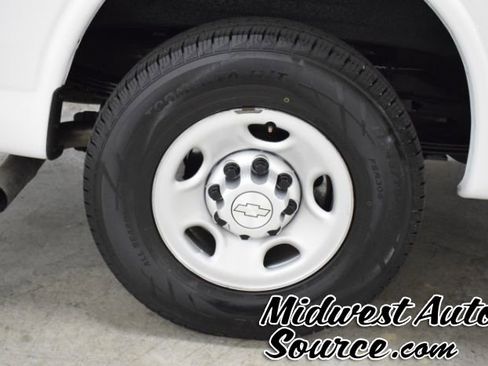Used 2018 Chevrolet Express 2500 LS w/ Driver Convenience Package RWD image 9
