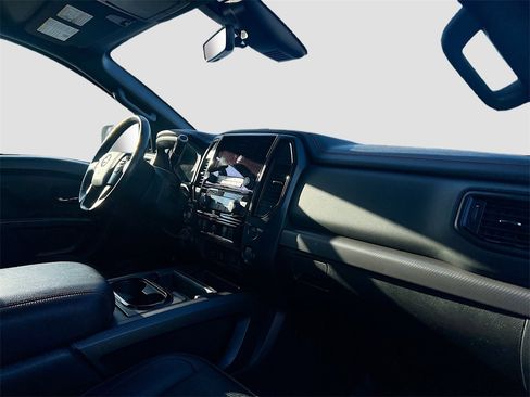 Used 2023 Nissan Titan PRO-4X image 29