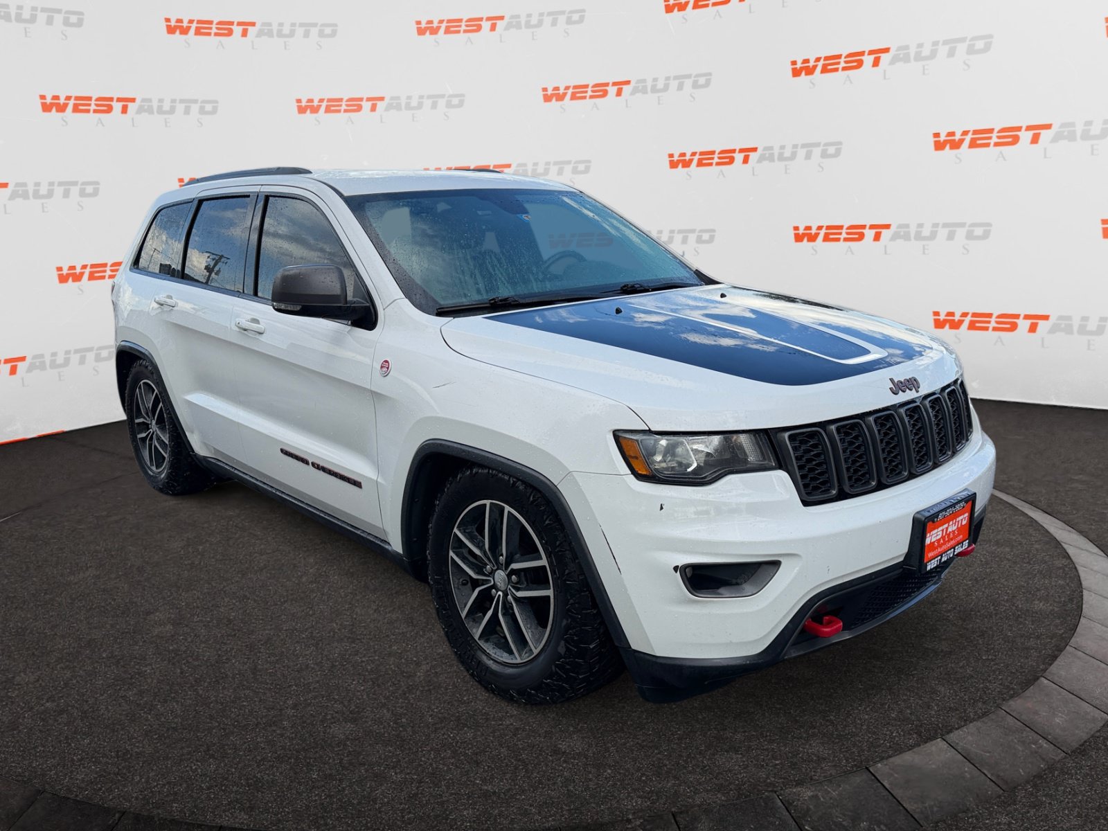 Used 2018 Jeep Grand Cherokee Trailhawk AWD/4WD image 7