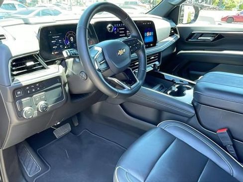 Used 2025 Chevrolet Suburban Premier RWD image 10