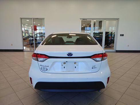Used 2025 Toyota Corolla LE FWD image 4