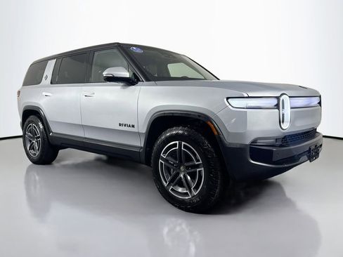 Used 2025 Rivian R1S Adventure image 3