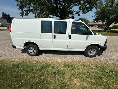 Used 2019 Chevrolet Express 2500 w/ Driver Convenience Package RWD image 6