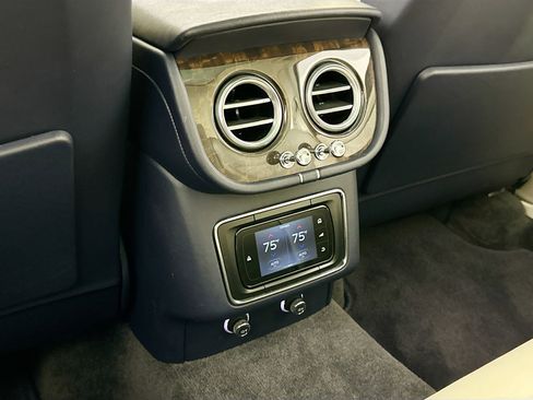 Used 2019 Bentley Bentayga image 23