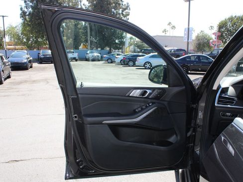 Used 2022 BMW X7 xDrive40i w/ Premium Package image 5