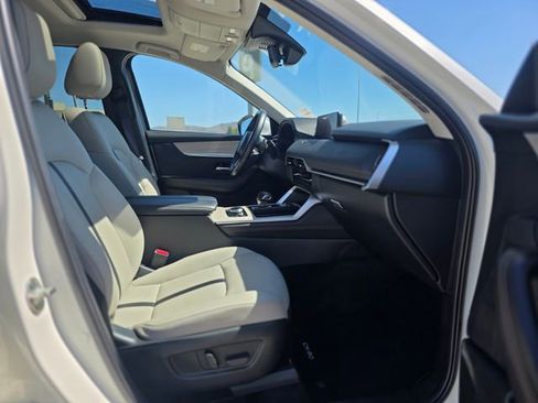 Certified 2024 MAZDA CX-90 Plug-In Hybrid w/ Preferred AWD/4WD image 12