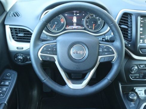 Used 2017 Jeep Cherokee Limited image 19