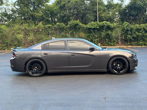 Used 2017 Dodge Charger SXT w/ Plus Group RWD image 5