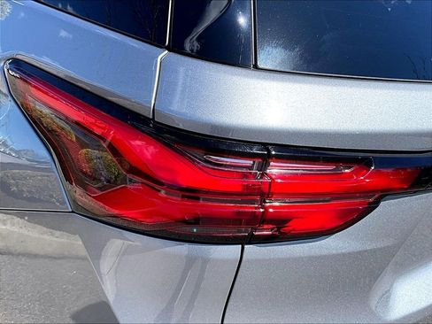 Used 2023 Chevrolet Traverse LS AWD/4WD image 32