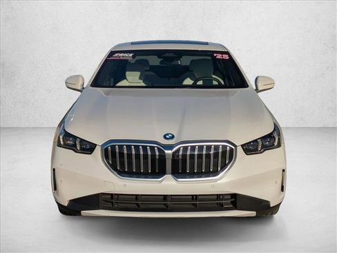 Used 2025 BMW i5 xDrive40 w/ Premium Package image 2