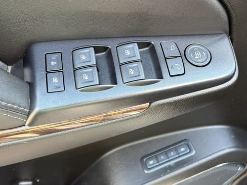 Used 2019 Chevrolet Tahoe LT AWD/4WD image 16