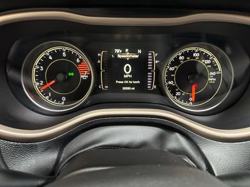 Used 2018 Jeep Cherokee Latitude w/ Safety Group AWD/4WD image 14
