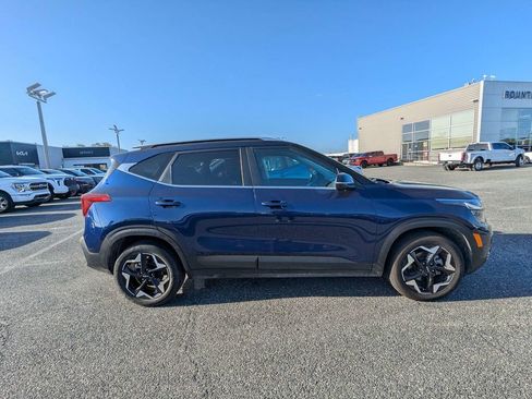 Used 2025 Kia Seltos EX image 2