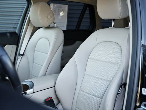 Used 2022 Mercedes-Benz GLC 300 4MATIC image 23