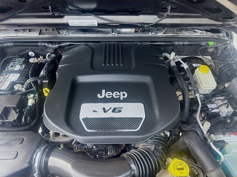 Used 2017 Jeep Wrangler Unlimited Sport w/ Connectivity Group image 29