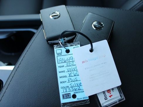 Used 2025 Volvo XC60 B5 Plus image 31