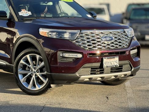 Certified 2022 Ford Explorer Platinum w/ Equipment Group 601A image 2