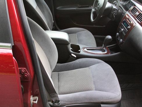 Used 2009 Chevrolet Impala LT FWD image 24