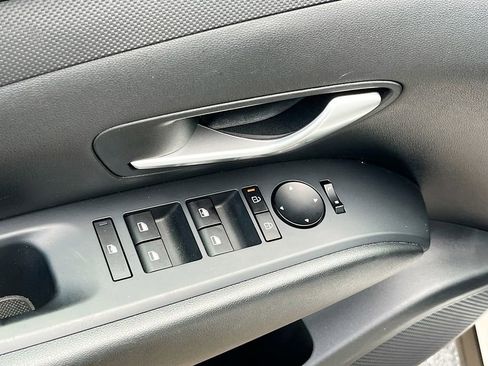 Used 2025 Hyundai Santa Cruz SE FWD image 17