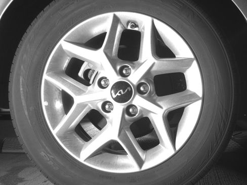 Used 2025 Kia Soul LX w/ LX Technology Package FWD image 15