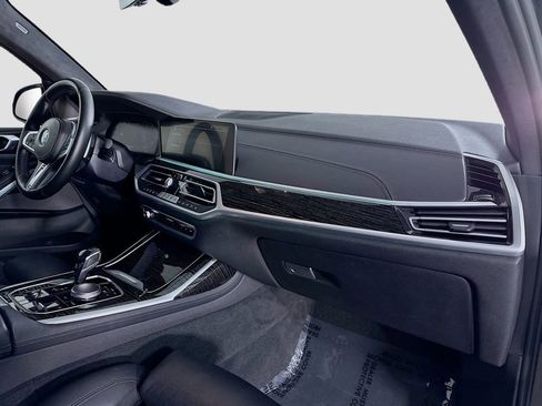 Used 2022 BMW X7 M50i w/ Cold Weather Package image 32