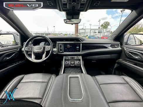 Used 2024 GMC Yukon XL Denali w/ Advanced Technology Package AWD/4WD image 32