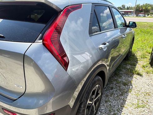 Used 2025 Kia Niro LX FWD image 8