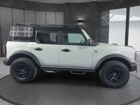 Used 2023 Ford Bronco Badlands w/ Sasquatch Package AWD/4WD image 3