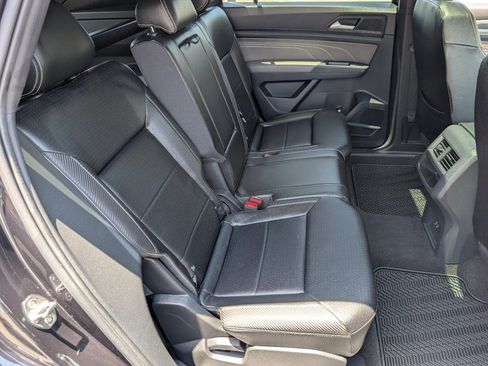 Used 2022 Volkswagen Atlas Cross Sport SEL R-Line AWD/4WD image 5