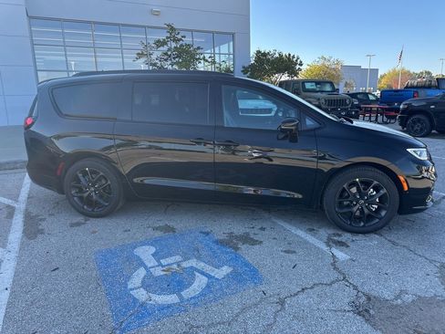 New 2026 Chrysler Pacifica Select image 35