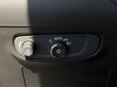 Used 2025 Buick Encore GX Avenir AWD/4WD image 19