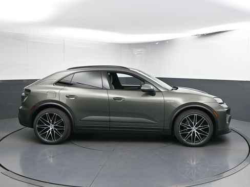 Certified 2024 Porsche Macan 4 Electric image 25