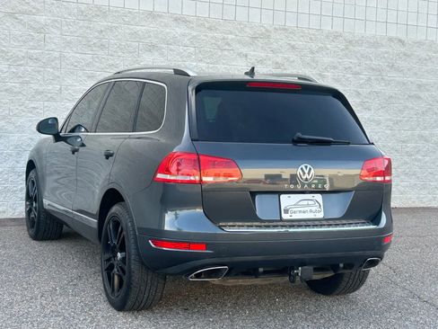 Used 2012 Volkswagen Touareg TDI image 8
