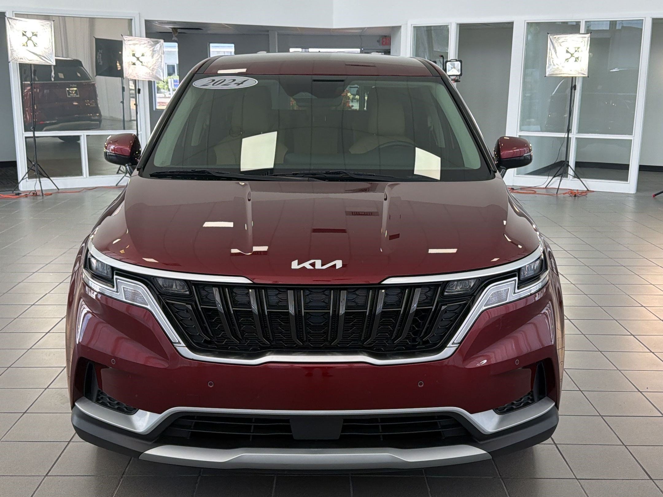 Used 2024 Kia Carnival EX FWD image 6