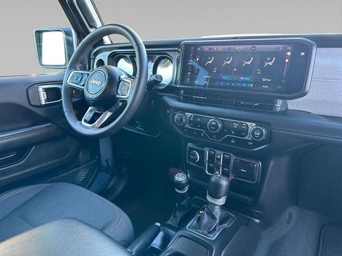 Used 2024 Jeep Wrangler Unlimited Sahara image 19