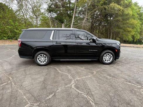 Used 2023 Chevrolet Suburban LT AWD/4WD image 3