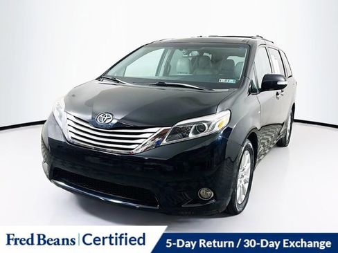 Used 2017 Toyota Sienna Limited Premium image 3