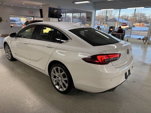 Used 2019 Buick Regal Avenir w/ Driver Confidence Package II image 9