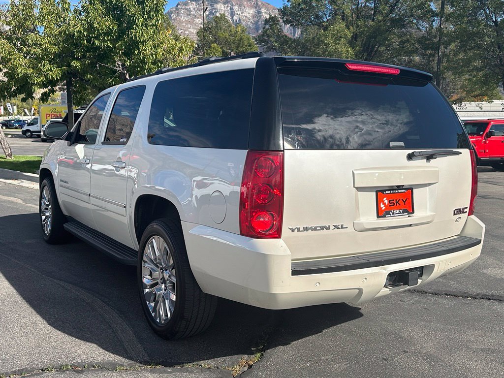 Used 2012 GMC Yukon XL SLT w/ SLT-2 Equipment Package AWD/4WD image 11