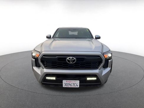 Used 2025 Toyota Tacoma TRD Off-Road image 4