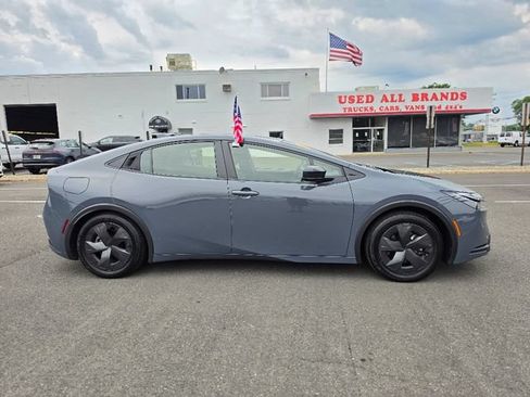 Used 2024 Toyota Prius Prime FWD image 8