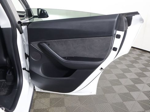 Used 2021 Tesla Model Y Long Range image 28