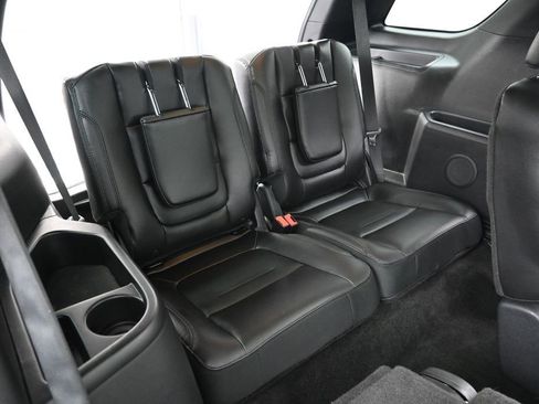 Used 2016 Ford Explorer XLT w/ Equipment Group 202A AWD/4WD image 33