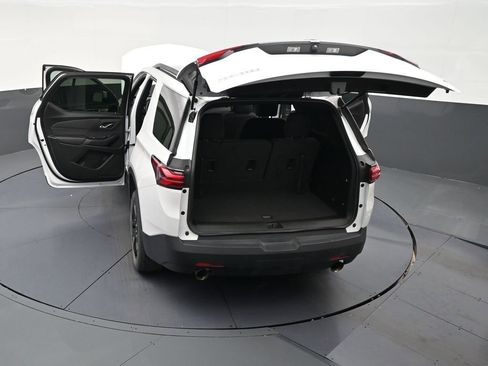 Used 2022 Chevrolet Traverse LT FWD image 32