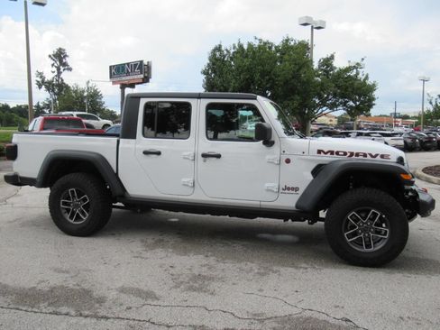 Used 2026 Jeep Gladiator Mojave AWD/4WD image 2