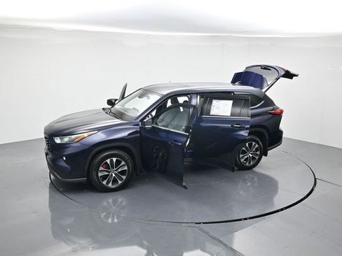 Used 2022 Toyota Highlander XLE image 44