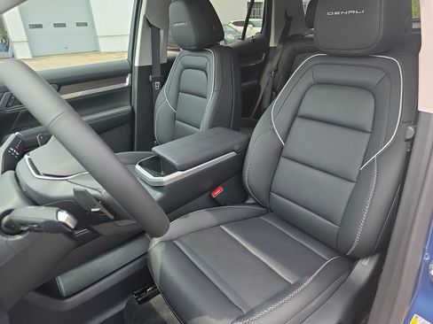 New 2027 GMC Terrain Denali w/ LPO, Floor Liner Package AWD/4WD image 15