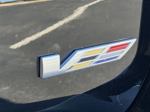 Used 2023 Cadillac Escalade ESV V image 10