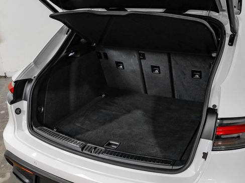 Used 2024 Porsche Macan AWD/4WD image 44